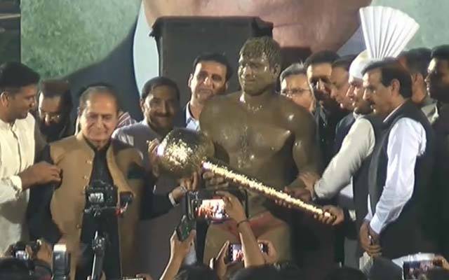 شیر لاہور دنگل کا ٹائٹل طیب اعوان پہلوان نے جیت لیا