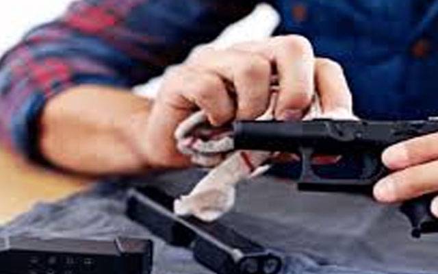 ستوکتلہ: پستول صاف کرتے ہوئے گولی چلنے سے نوجوان زخمی