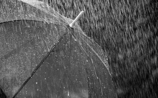 مری میں کالے بادلوں کی گرج، بارش شروع