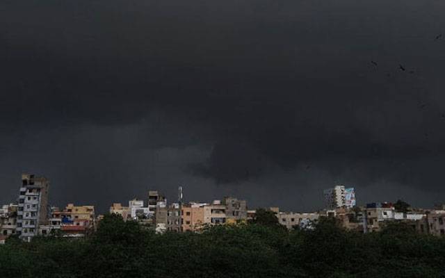 دن بھر کی شدید گرمی کے بعد شام ہوتے ہی شہر میں ٹھنڈی ہوائیں چل پڑیں