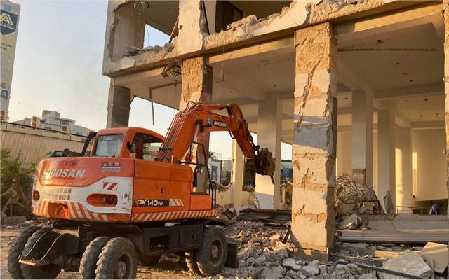 غیر قانونی تعمیرات کے خلاف گھیرا تنگ، شہر میں12 زیر تعمیر عمارتیں مسمار