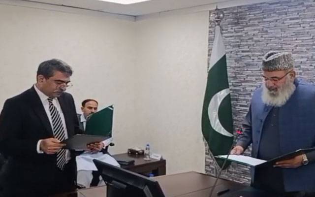 محمد احسن وحید نے ممبر پی پی ایس سی کا حلف اٹھا لیا