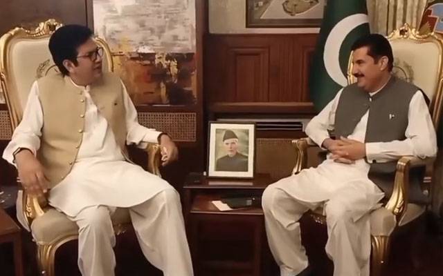 ڈاکٹر عباداللہ کی گورنر خیبرپختونخوا فیصل کریم کنڈی سے ملاقات، عوام کو درپیش مسائل پر تبادلہ خیال