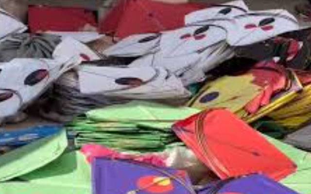   سبزہ زار پولیس کی کارروائی، پتنگیں بنانے والی غیر قانونی فیکٹری پکڑلی