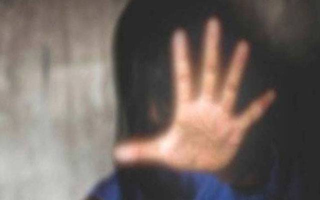 سندر میں کم عمر گھریلو ملازمہ پر مبینہ تشدد، ملزمہ گرفتار