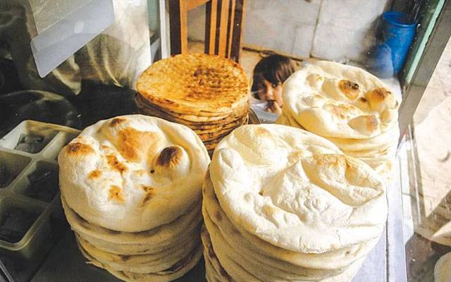 آٹے کی قیمت میں اضافے کے بعد روٹی مہنگی، نانبائیوں نے نرخ بڑھا دیے