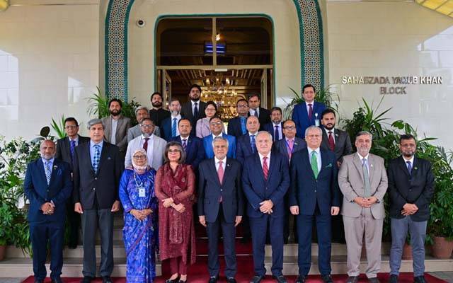 وزیر خارجہ اسحاق ڈار کا بنگلہ دیشی سینئر سول سرونٹس کے وفد کا دفتر خارجہ میں خیر مقدم