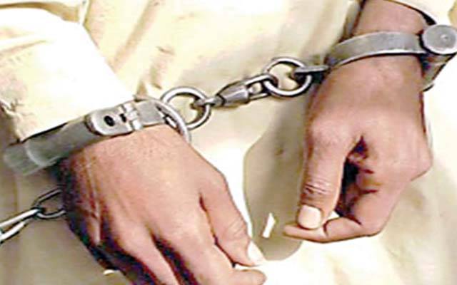  موبائل جھاڑیوں میں چھپا کر 15 پر ڈکیتی کی جھوٹی کال کرنے والا ملزم گرفتار  