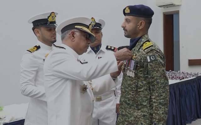 چیف آف دی نیول اسٹاف نے پاک بحریہ کے افسران اور جوانوں کو عسکری اعزازات سے نوازا