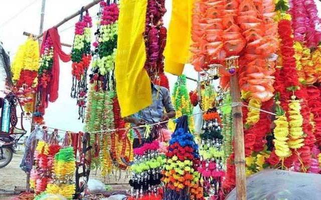 جانوروں کے گھنگھرو، دیدہ زیب پٹے اور دلکش ہاروں کے سٹالز سج گئے