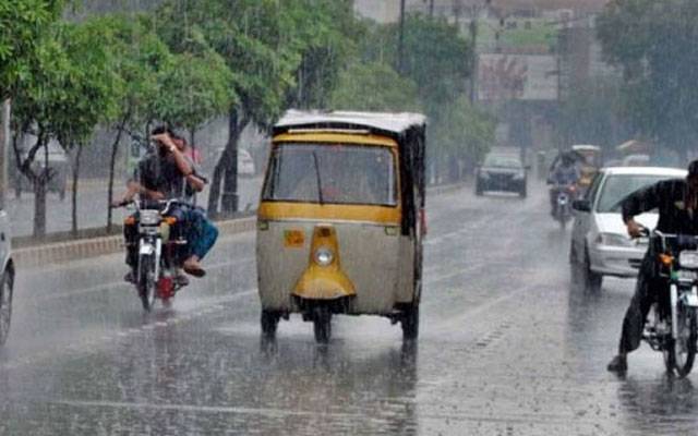 صبح سویرے شہر کے مختلف علاقوں میں بارش ،بادلوں اور سورج کی آنکھ مچولی جاری