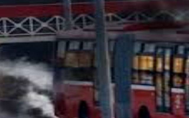 اسلام آباد سے راولپنڈی جانے والی میٹرو بس میں آگ لگ گئی