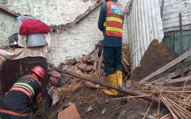 چارسدہ: مکان کی چھت گرنے سے3 افراد جاں بحق ،2 شدید زخمی