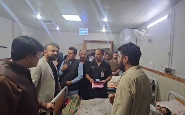 وزیر اعلیٰ میر سرفراز بگٹی چمن پھاٹک بم دھماکے کے زخمیوں کی عیادت کیلئے ٹراما سینٹر پہنچ گئے