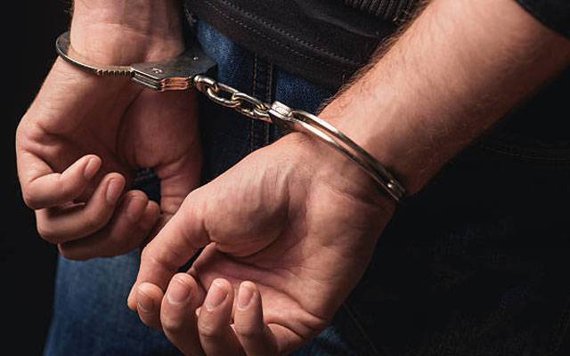 اکبری گیٹ پولیس کی کارروائی،محلے کی لڑکی کو ہراساں کرنے والا اوباش گرفتار