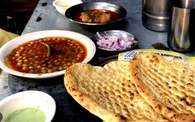  عید الاضحیٰ کی آخری چھٹی، شہریوں نے فوڈ پوائنٹس کا رخ کر لیا