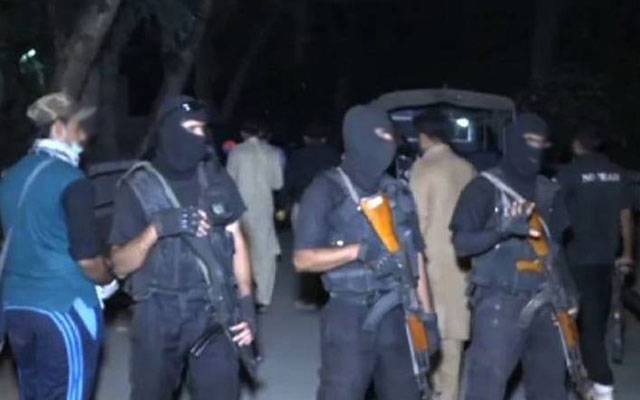 نشتر :مبینہ پولیس مقابلہ، زیرِ حراست ملزم ساتھیوں کی فائرنگ سے ہلاک