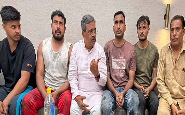 دہلی ہوٹل آتشزدگی۔۔5مسلمان نوجوانوں نے بہادری سے درجنوں افراد کی زندگی بچا لی