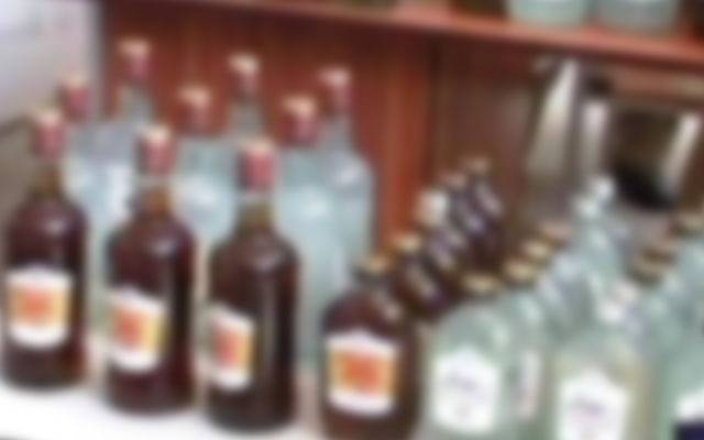رنگ محل پولیس کی کارروائی، شراب سے بھری پک اپ گاڑی برآمد، ملزم گرفتار