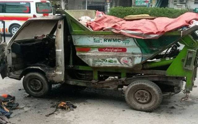 راولپنڈی: ستھرا پنجاب کی گاڑی آگ لگنے سے مکمل تباہ