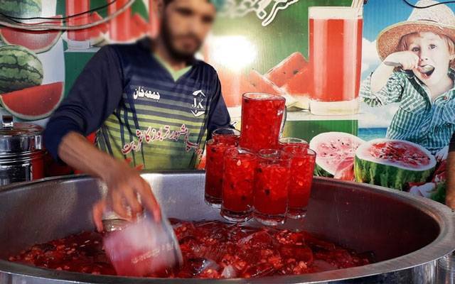 گرمی سے شہری نڈھال، ٹھنڈے مشروبات کی دکانوں پر رش
