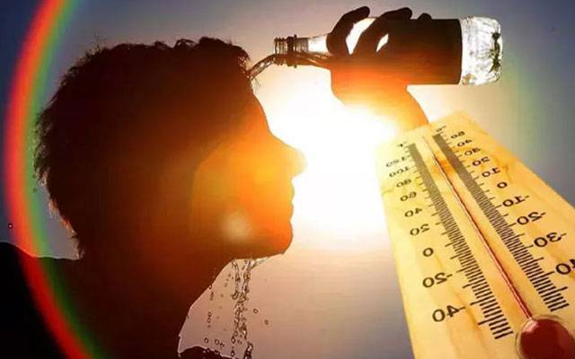 لاہور میں شدید گرمی، درجہ حرارت 42 ڈگری سینٹی گریڈ تک پہنچ گیا