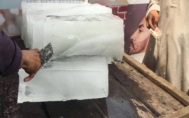 گرمی بڑھتے ہی برف کی قیمتوں میں اضافہ