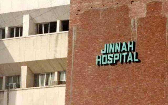 جناح ہسپتال میں مریض سے رقم وصول کرنے کا الزام، ڈاکٹر اور وارڈ بوائے کیخلاف کارروائی شروع