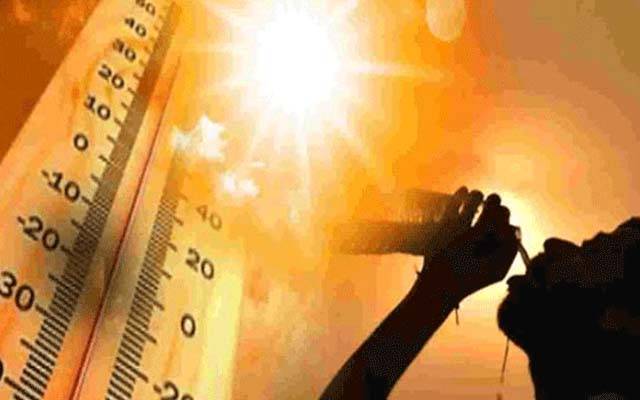 لاہور میں جھلسا دینے والی گرمی ؛ درجہ حرارت 43 ڈگری پر پہنچ گیا 