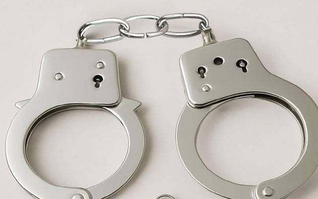 ڈیفنس سی پولیس کا کریک ڈاؤن، 2 منشیات فروش گرفتار، ڈھائی کلو سے زائد چرس برآمد