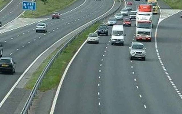   موٹروے پولیس کا اہم فیصلہ: وردی میں لفٹ مانگنے پر پابندی
