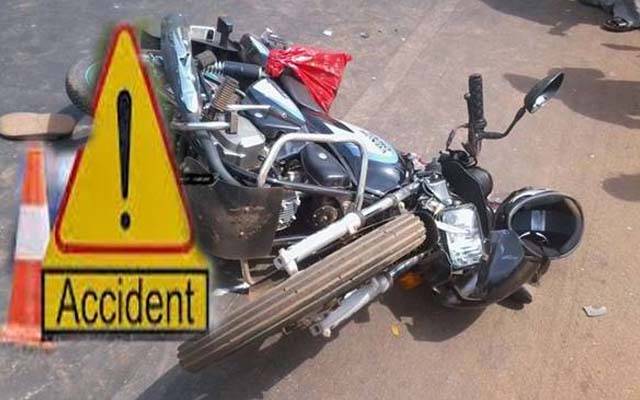 مال روڈ پر کار اور موٹرسائیکل میں ٹکر ؛ ایک شخص جاں بحق دوسرا شدید زخمی 