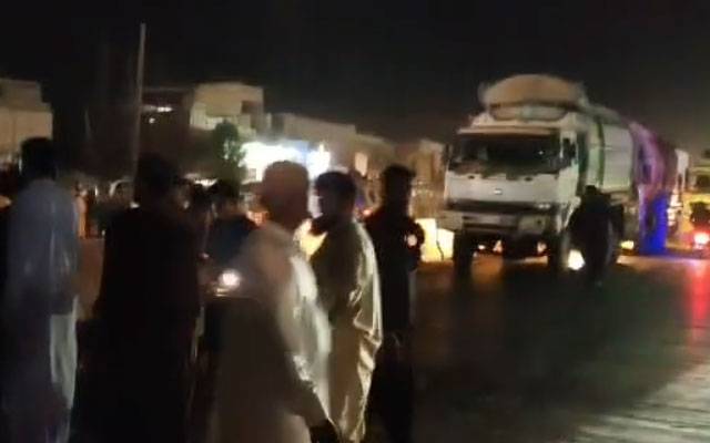 خیرپور : روڈ کراس کرتے ہوئے ماں اور بیٹا ٹرالر کی زد میں آگئے 