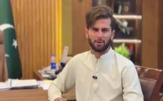  شاہین آفریدی ڈرائیونگ لائسنس بنوانے پہنچ گئے،شہریوں کو  کیا نصحیت کی ؟