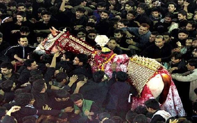 نثار حویلی سے برآمد شبیہ ذوالجناح کامرکزی جلوس کربلا گامے شاہ پہنچ کر اختتام پذیر