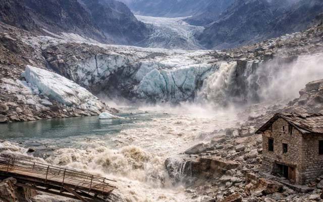 شدید گرم موسم ، گلیشیرز کے پگھلنے کا خدشہ : الرٹ جاری 