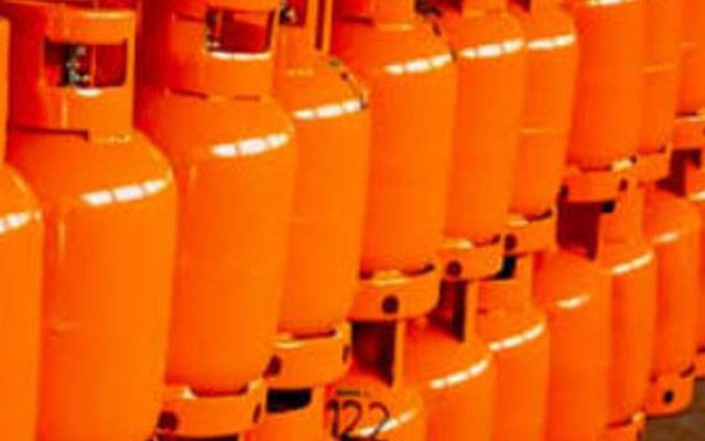 ایل پی جی کی سرکاری نرخوں کے برعکس 500 روپے فی کلو تک فروخت