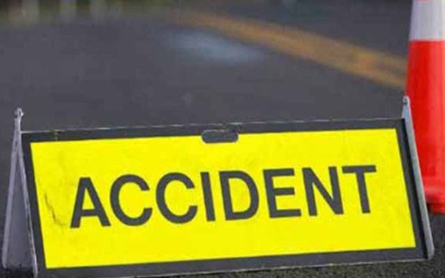 موٹروےپر تیزرفتار کار  ٹائر پھٹنے کے باعث الٹ گئی، میاں بیوی جاں بحق، 3 بچے زخمی