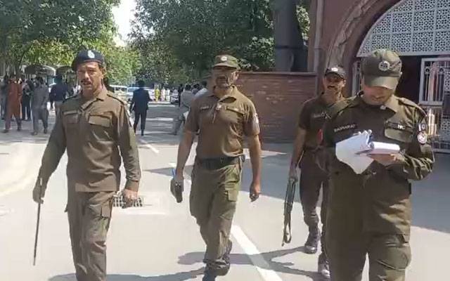 ایس پی سکیورٹی کا لاہور ہائیکورٹ کا اچانک دورہ، سکیورٹی انتظامات کا تفصیلی جائزہ