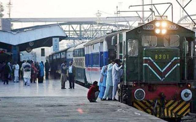 پٹرولیم قیمتیں کم، مگر ٹرینوں کے کرایوں پر اہم فیصلہ سامنے آگیا