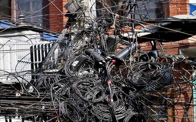بی بی پاک دامن کے قریب لٹکتی بجلی کی تاریں، علاقہ مکین حادثے کے خدشات میں مبتلا
