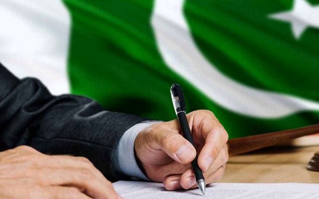 وفاقی بیوروکریسی میں بڑی کارروائیاں، ایک افسر بحال، دوسرے کی جبری ریٹائرمنٹ