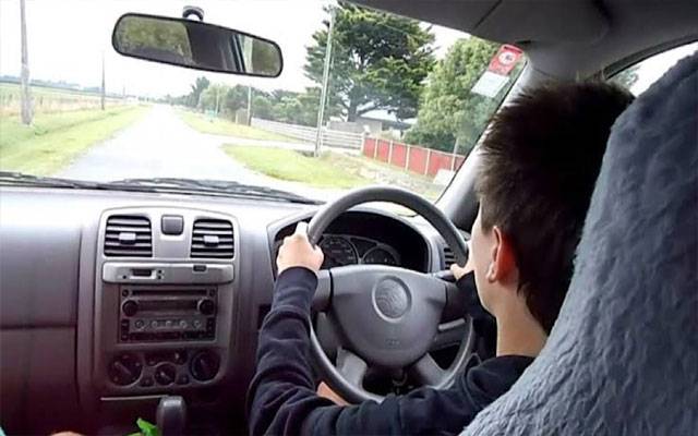 کم عمر ڈرائیورز کے خلاف سخت کریک ڈاؤن، بغیر پرمٹ گاڑیاں بند کرنے کا حکم