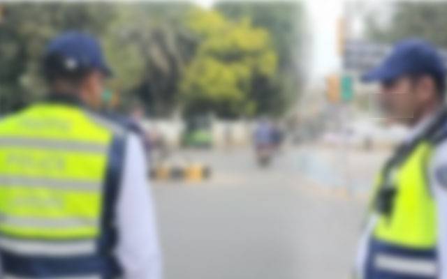   لاہور ٹریفک پولیس کی بروقت کارروائی، ایک روز قبل چوری ہونے والی گاڑی برآمد، ملزم گرفتار