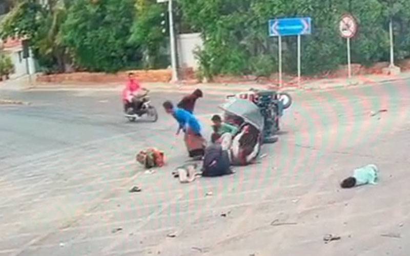 ویڈیو:سگنل توڑنے والے رکشے کو خوفناک حادثہ