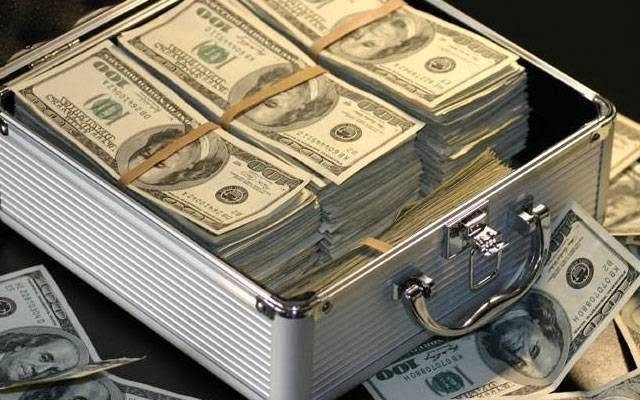 انٹر بینک میں سستا، اوپن مارکیٹ میں ڈالر کی قیمت میں اضافہ ہوگیا 