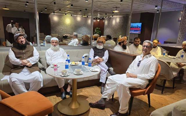  مولانا فضل الرحمان  دورہ کراچی مکمل کرکے اسلام آباد کیلئے روانہ 