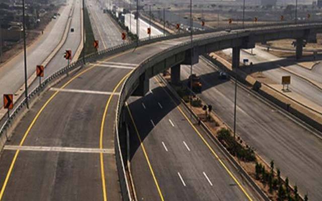 رنگ روڈ پر کارسوار کی خطرناک زیگ زیگ ڈرائیونگ؛مقدمہ درج 