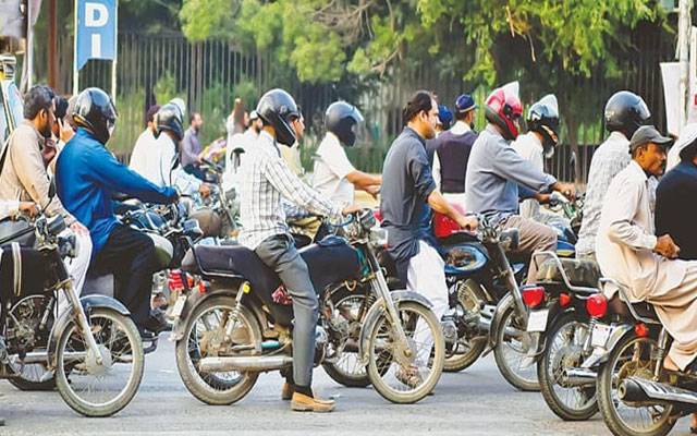ہیلمٹ نہیں تو موٹرسائیکل بھی نہیں، پنجاب بھر میں نئی پابندی نافذ