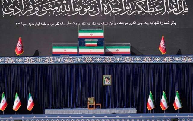شہید خامنہ ای اور اہلخانہ کی میتیں شیشے کے تابوت میں عوامی دیدار کیلئے رکھ دی گئیں؛ نماز جنازہ کل متوقع